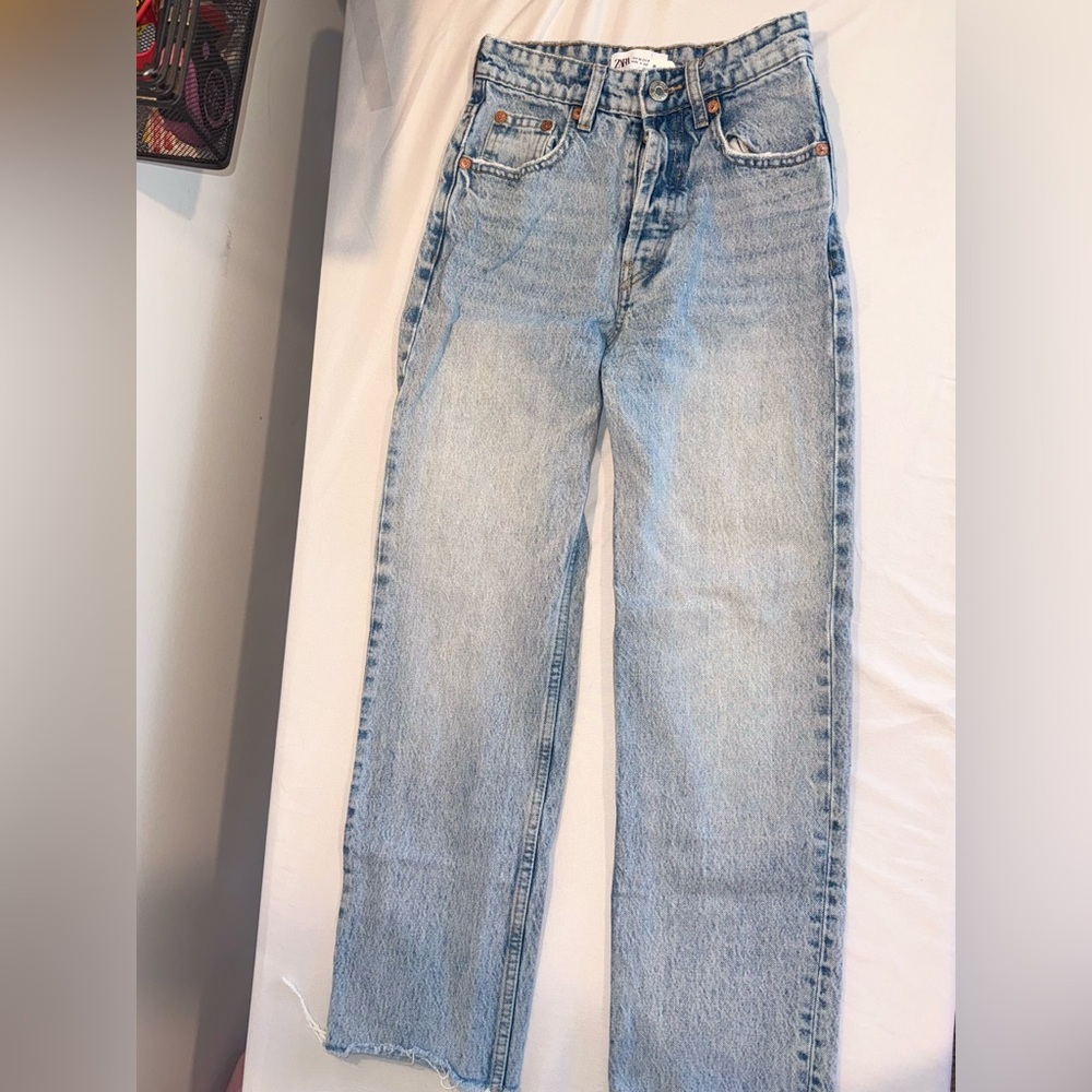 Zara Women Light Blue Denim Boyfriend Y2K Jeans with distressed hem Size 0 - Picture 15 of 16